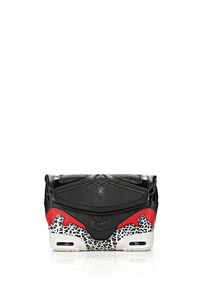 gucci stingray clutch